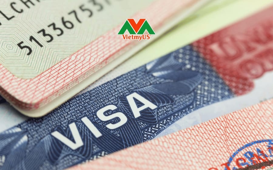 Dieu-kien-de-duoc-gia-han-visa-My-qua-duong-buu-dien