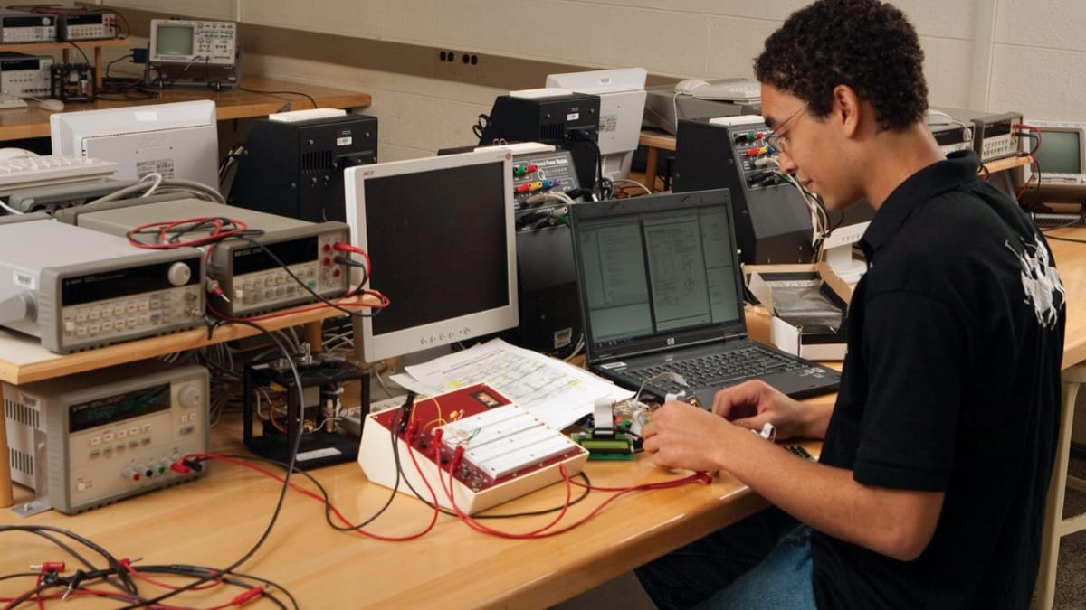 Ky-thuat-may-tinh-Computer-Engineering