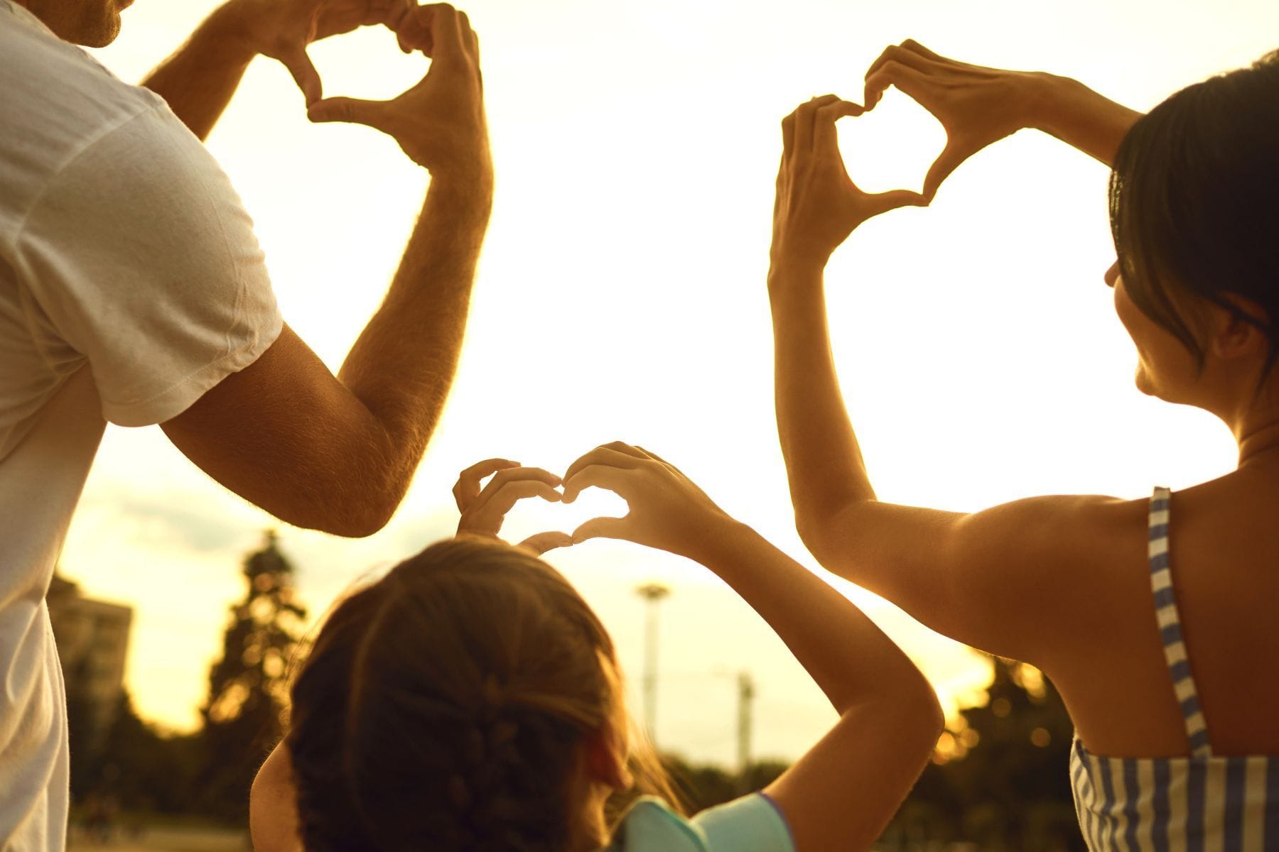 Nguoi-co-the-xanh-co-the-bao-lanh-vo-chong-va-con-cai-chua-ket-hon