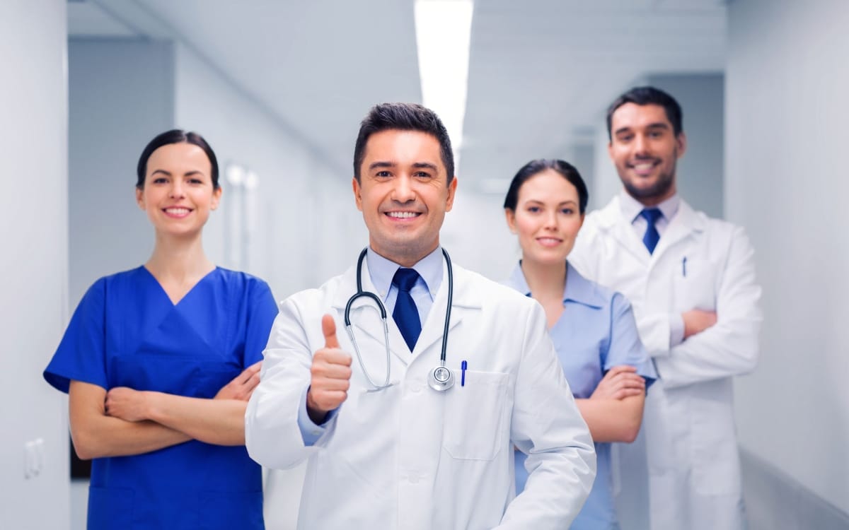 Y-khoa-va-cham-soc-suc-khoe-Medicine