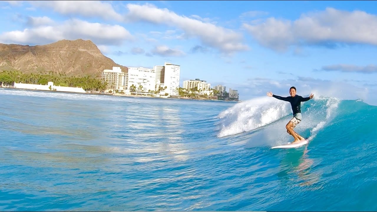 Luot-song-tai-bai-bien-Waikiki