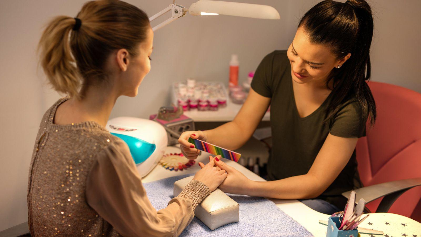 Tong-quan-ve-nghe-nail-o-My