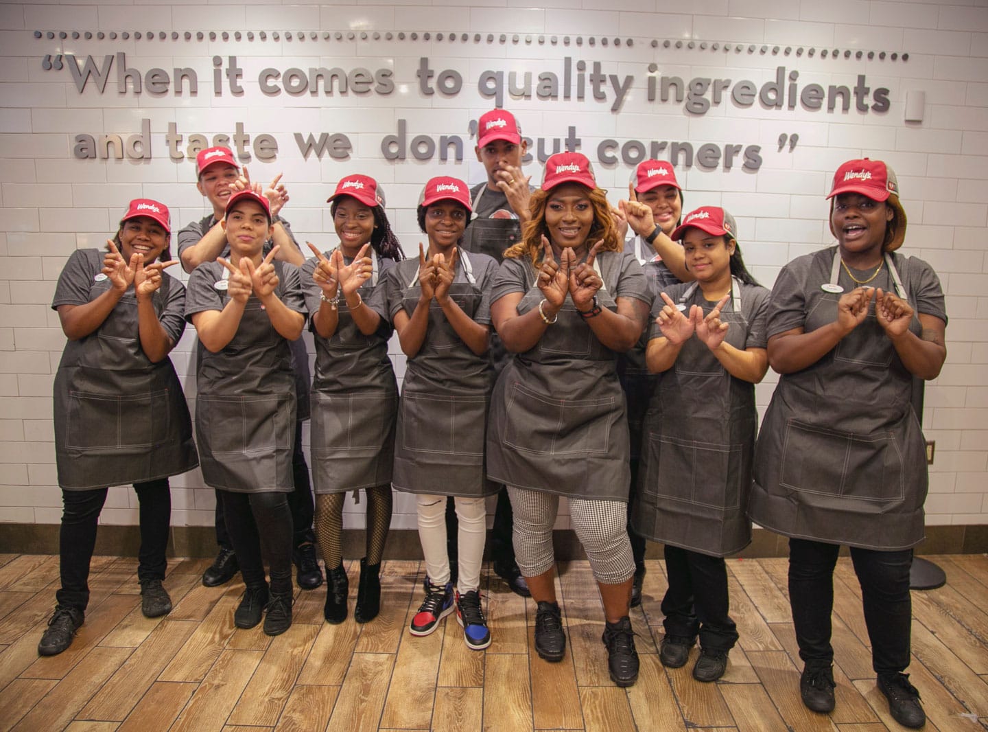 Dieu-kien-va-quyen-loi-khi-lam-viec-tai-Wendys