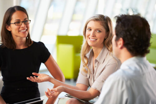 Người Mỹ thường giao tiếp thẳng thắn và small talk là phần quen thuộc trong cuộc sống